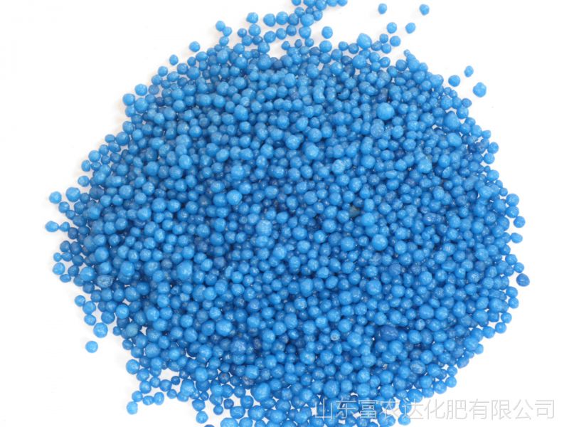 山东肥料厂家包膜尿素 速溶高效农用肥，批发供应正当时